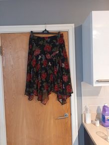 Per Una   Skirt.  Size    S.- 12.  New.