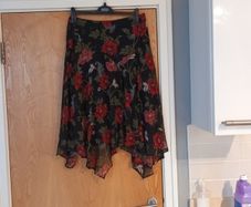 Per Una   Skirt.  Size    S.- 12.  New.