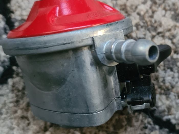 Propane gas regulator