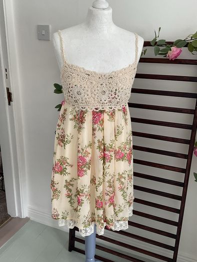 dress Bnwot cream floral mini dress size medium Christina V brand