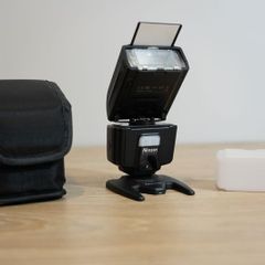 Nissin i40 Speedlight flash for Sony