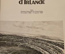 This book is the exhibition catalogue for Tresors d'Irlande (Treasures of Ireland) held at the Galeries nationales du Grand Palais in Paris. Large volume paperback in good condition. See photos for same.