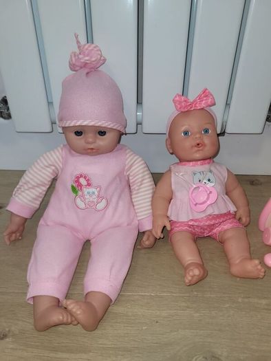 Doll's highchair, 2 dolls + accessories
