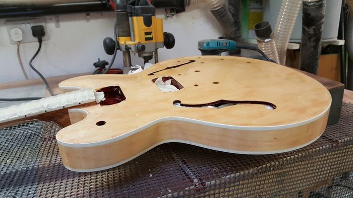 Epiphone Supernova. Natural, Nitro. Gibson Memphis pickups