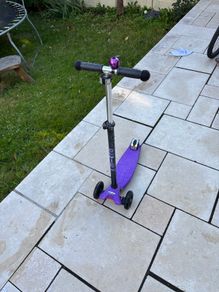 Micro Three-wheeled Scooter