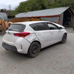 Breaking Toyota auris 2015 diesel