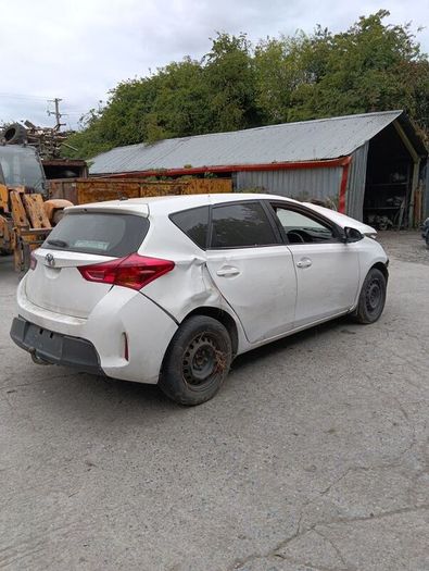 Breaking Toyota auris 2015 diesel
