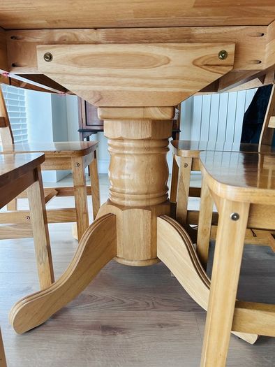 Solid Wooden Extendable Dining Table + 6 Chairs