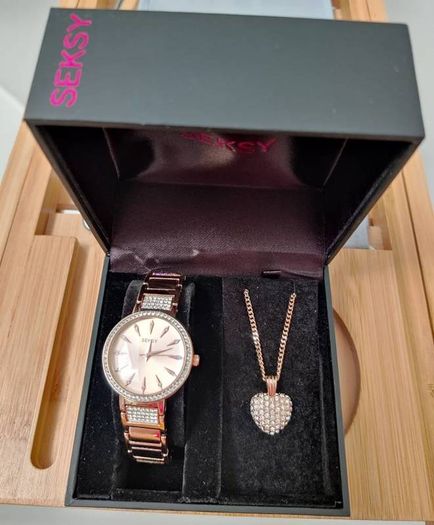 Seksy Rose Gold Watch and necklace