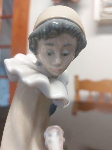 Nao by Lladro Figurine ' Wandering minstrel ' clown with Mandolin (MD50)