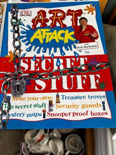 Adults and Children - A Large Selection of Art Material, Table Top Easels, Sketch Pads, Mindfulness Books, Acrylic Paints, Charcoal pencils, Pastels, Calligraphy etc etc