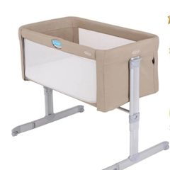 Bedside Crib with two cover sheets