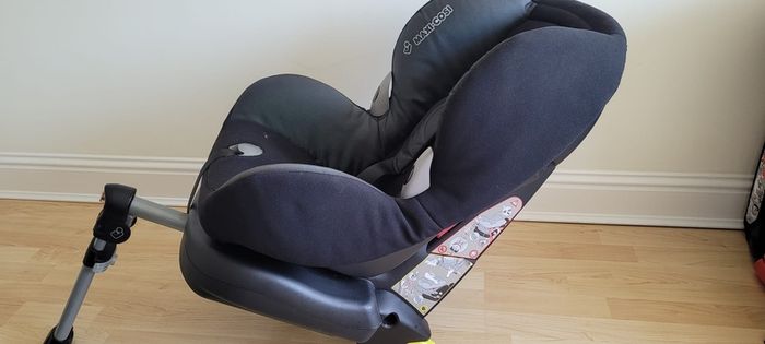 Maxi Cosi car seat 9-18kg isofix