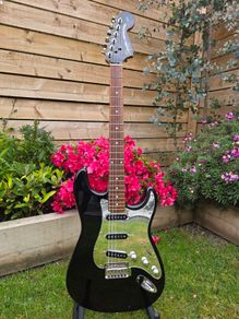 Squier Standard Series Stratocaster - Black & Chrome Special Edition