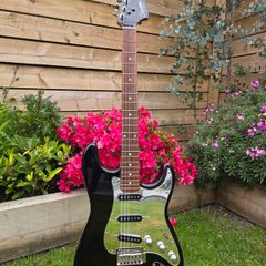 Squier Standard Series Stratocaster - Black & Chrome Special Edition