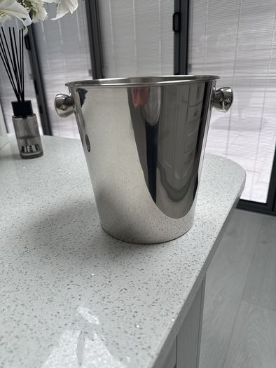 Ice bucket
