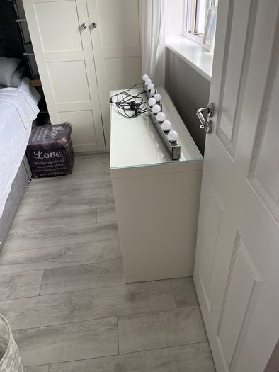 dressing/make up table