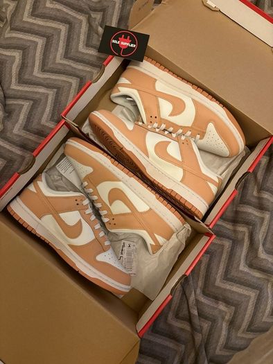 Nike Dunk Low "Harvest Moon"