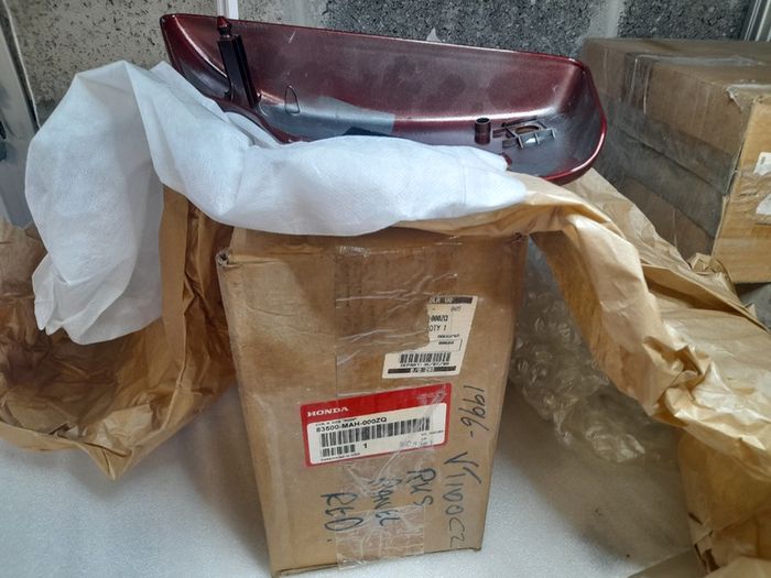 Honda VT1100 c2 side cover new right hand