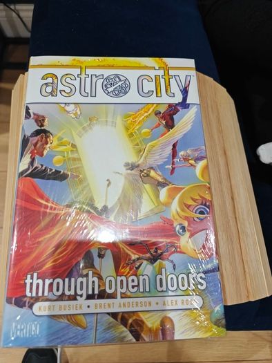 Astro City Volume 9: Through Open Doors
