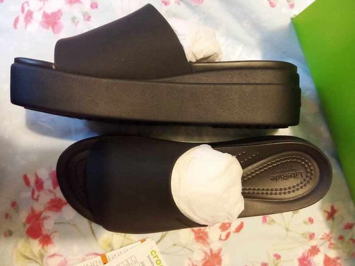 Crocs Brooklyn woman's/girl's sliders, brand new