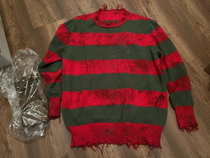 Margaret Olschewskis Freddy Krueger sweater