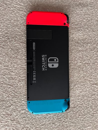 Nintendo Switch Bundle - Pristine V2 (4 Joycons + Mario Kart + 512GB)
