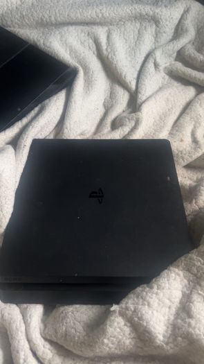 Selling 2 ps4 2 xbox 1's and a wheel set