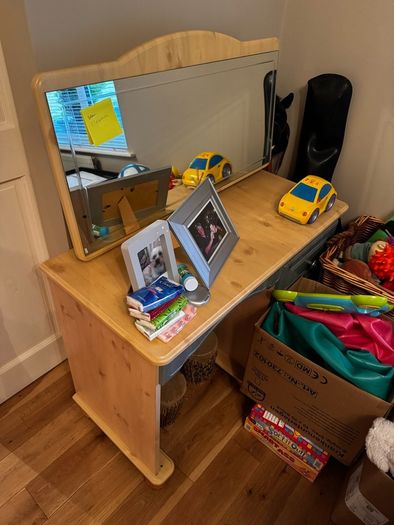 vanity table and bed side lockers