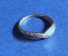 9k 375 gold and diamond ring