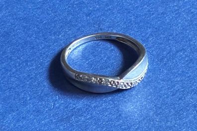 9k 375 gold and diamond ring