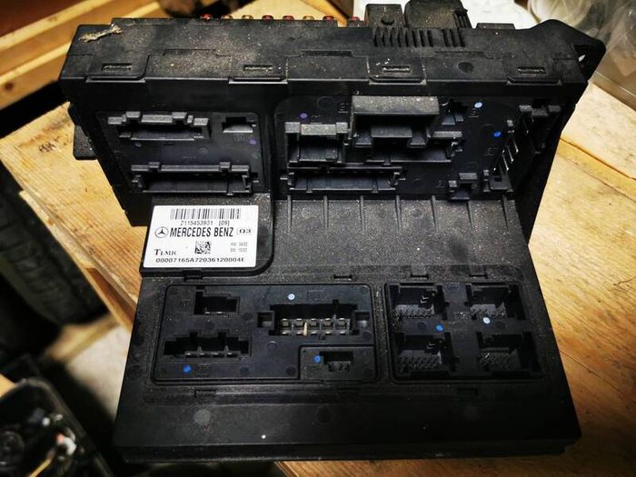 Mercedes W211 SAM fuse box