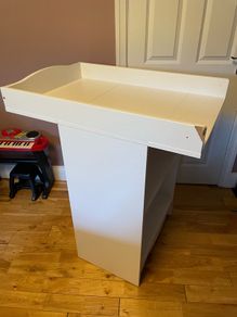IKEA Smagoera changing table (Free!)