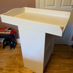 IKEA Smagoera changing table (Free!)
