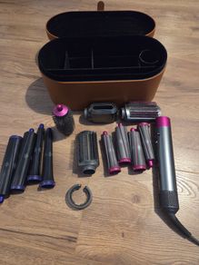 Dyson airwrap with 2 extra sets of long barrels