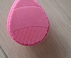 Silicone face brush
