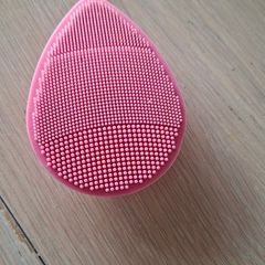 Silicone face brush