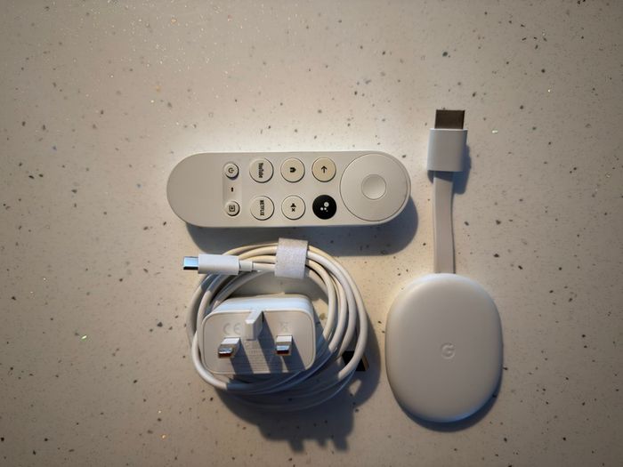 Google Chromecast with Google TV 4K + Voice Remote & UK Plug