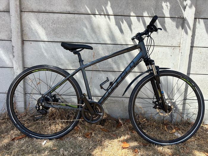 Carrera Endeavour Hybrid Bike