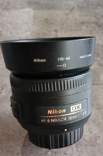 Nikon AF-S 35mm DX VR Nikkor 1:1.8G lens.