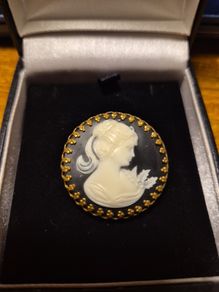 Vintage Black Cameo Brooch