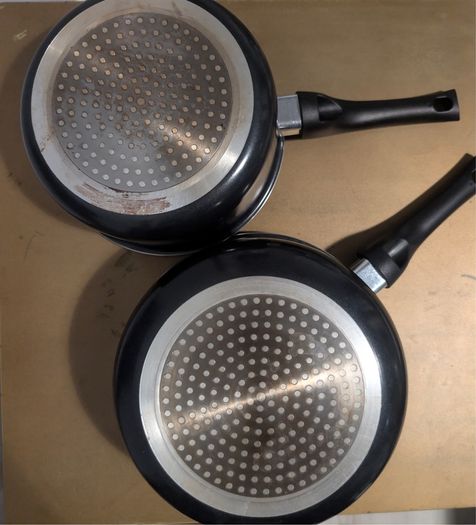 Non-stick 18cm and 20cm saucepans
