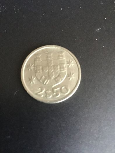 1983 coin Portugal 2 Escudos 50