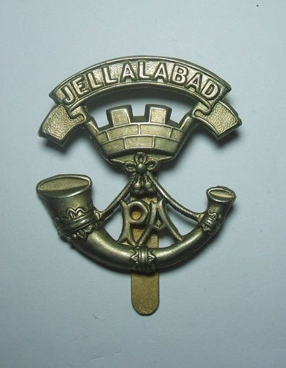 REGIMENTAL CAP BADGES (brass & bi-metal) - 8 different types (see below), militaria lot B.
