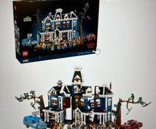 Lego Stranger Things Creel House & GWP.