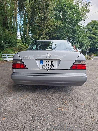 Mercedes-Benz E-Class 1993