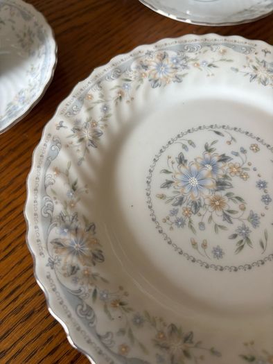 Cups & saucers