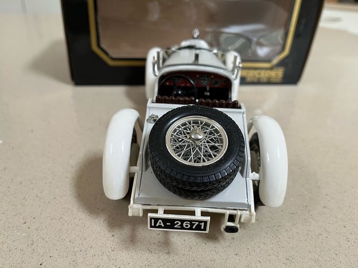 Models Cars Lot 7 + 2 1/18 Burago Defects