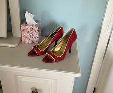 Woman's shoe's size 6