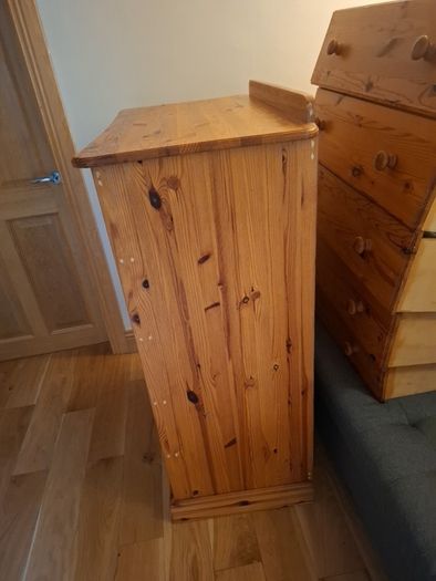 chest of drawers
